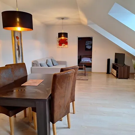 Penzion Accom 招待所 Trenčín