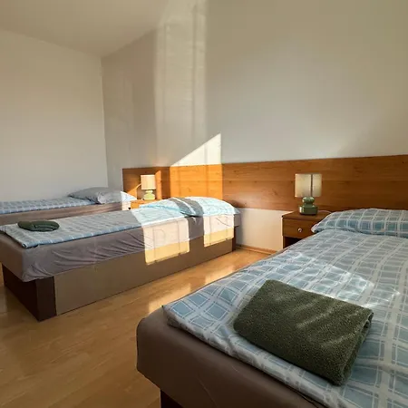 Penzion Accom 招待所 Trenčín
